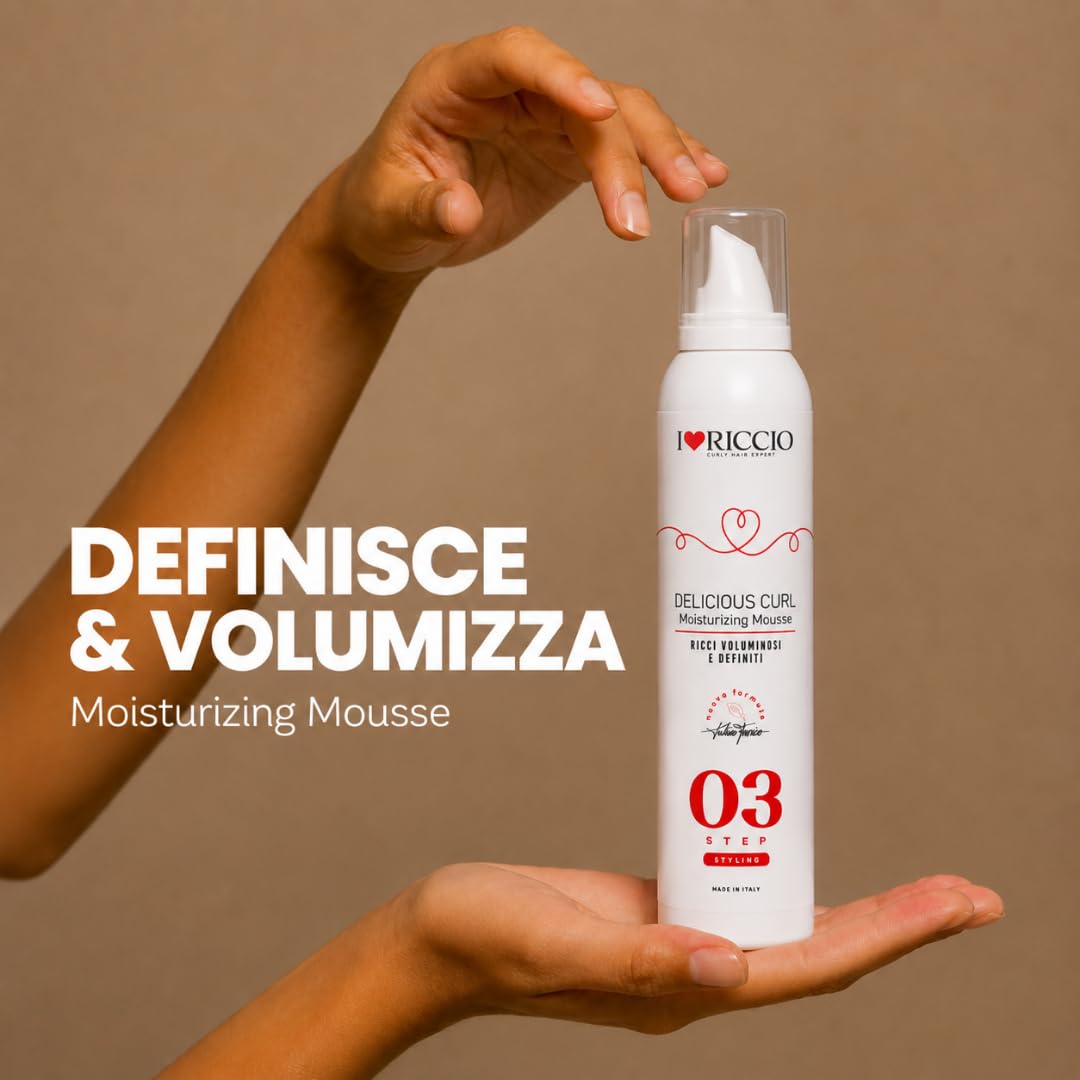 I Love Riccio Delicious Curl Moisturizing Crema in Mousse, Idratante Per Capelli Ricci, Definisce e Volumizza, Protegge da Calore del Phon e Umidità, 300 ml
