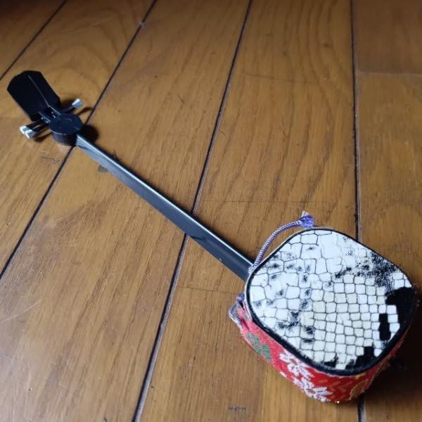 【レプリカ】三線 蛇味線 全長約61cm 約431g 蛇革 ミニチュア レプリカ】三線 蛇味線 全長約61cm 約431g 蛇革 ミニチュア