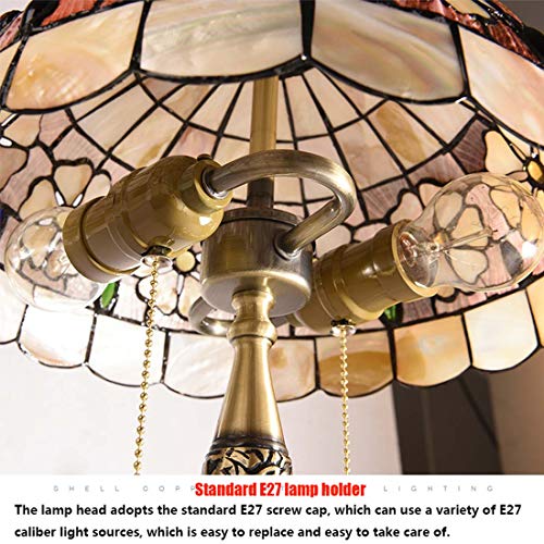 Lampe de table en vitrail d'exception et socle en cuivre au design architectural noble
