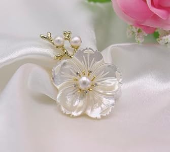 Amazon | 淡水真珠ブローチ彫りの貝殼の桜のコサージュ のダイモンド胸