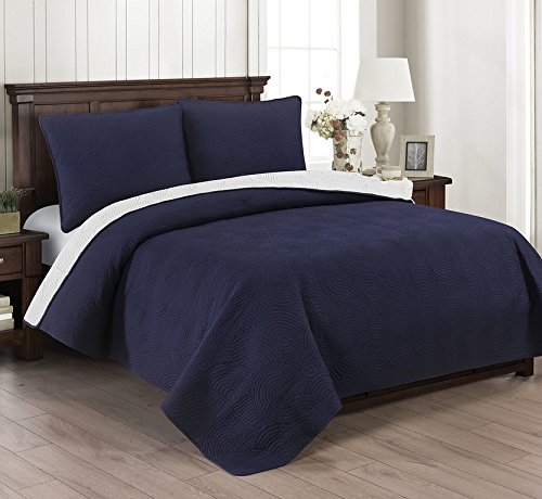 Brielle HomeBrielle Wave Reversible Quilt Set, Full/Queen, Navy/White