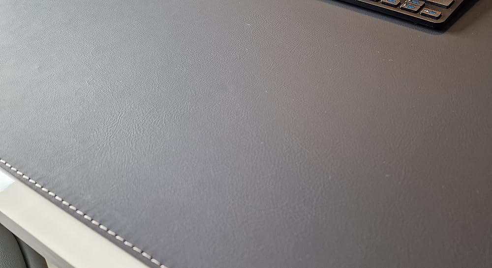 Gewinkelte Schreibtischunterlage mit Kantenschutz Echt Leder Schwarz mit grauer Naht 70 x 47cm Echt Nappaleder glatt. Ohne Mousepad