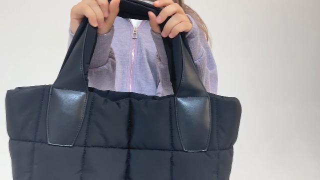 Bolso Tote acolchado con cremallera para mujer miniatura 7