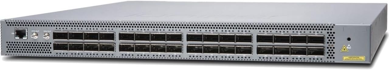 Vinklet front view of Juniper Networks QFX5200-32C-AFO Switch.