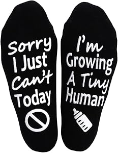 هدية حمل للامهات الجدد - جوارب مريحة من الخيزران بتصميم "Growing A Tiny Human"، مقابض غير قابلة للانزلاق ونسيج جيد التهو