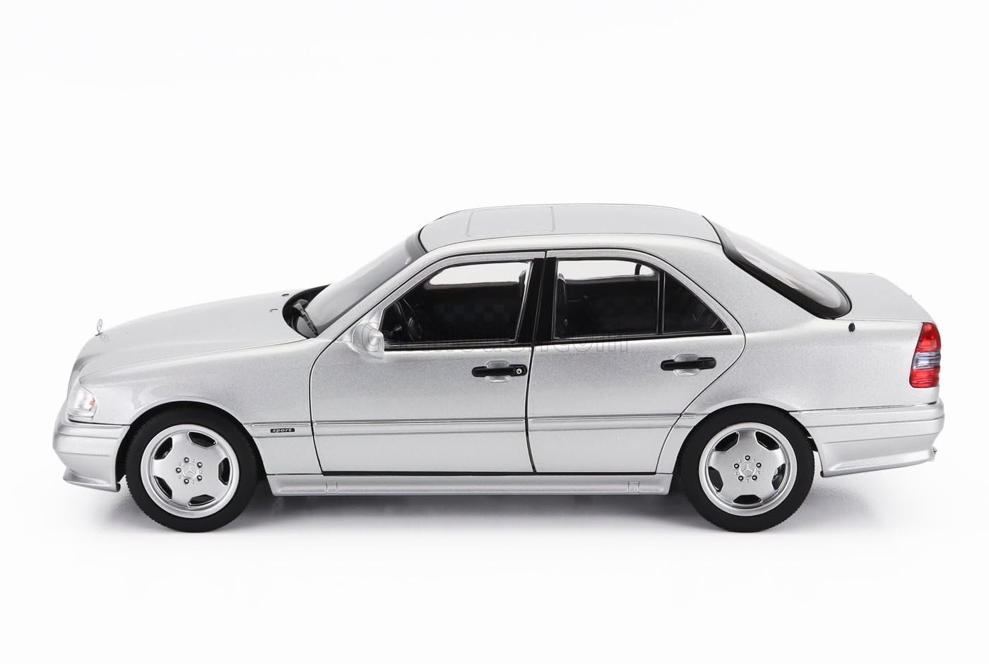 Amazon.co.jp: ミニカー 1/18 メルセデス ベンツ Cクラス C36 ノレブ