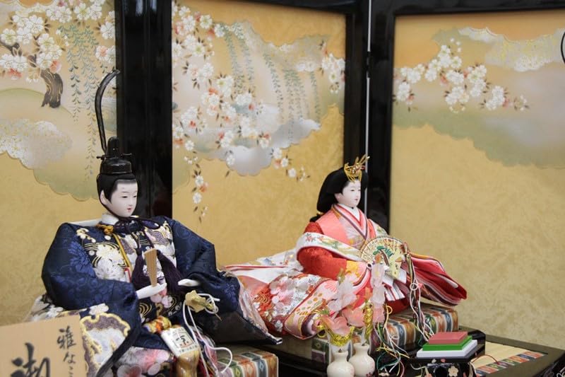 雛人形 桜の金彩・極上屏風