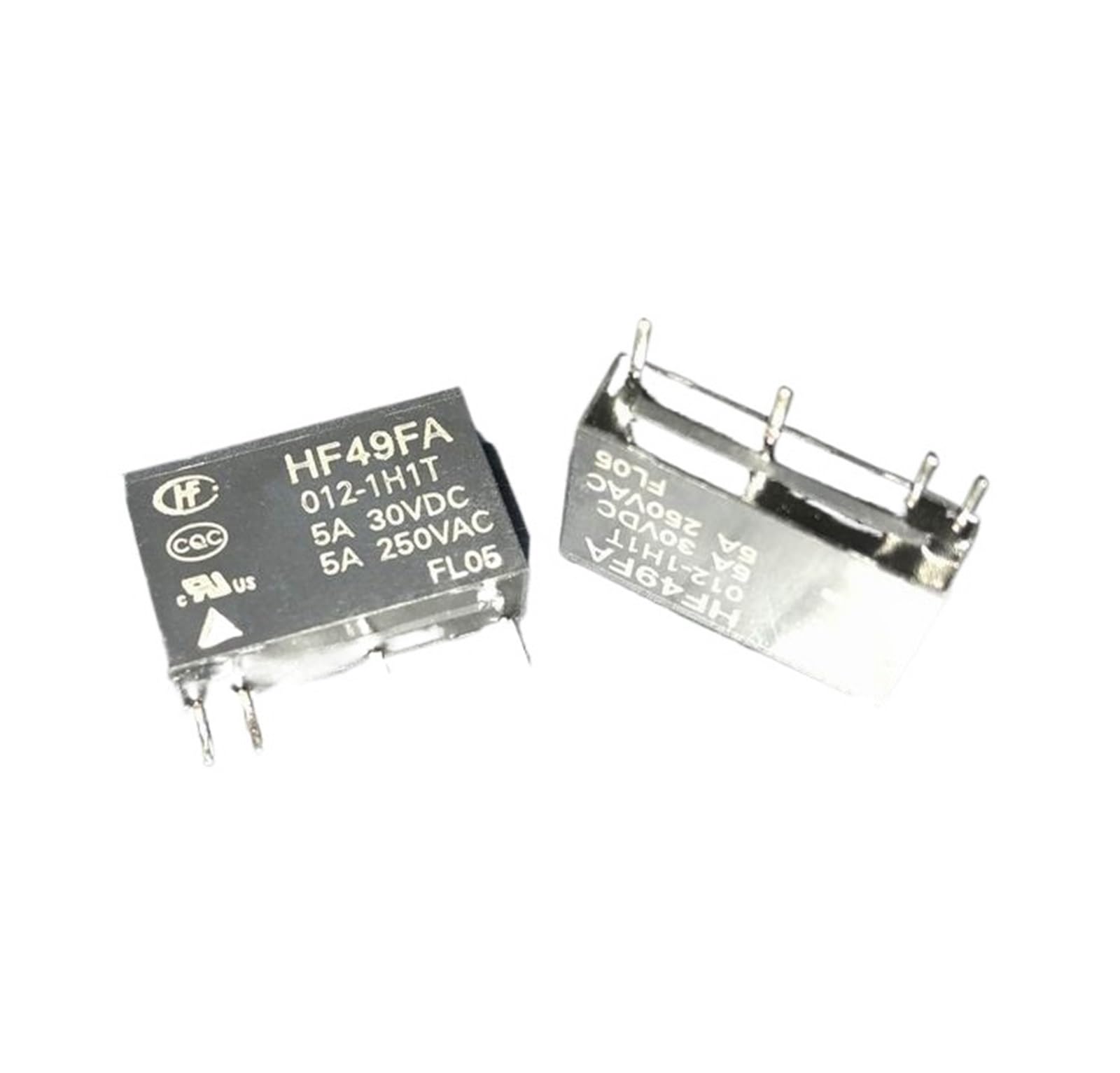 Relé HF49FA 012-1H1T de 4 pines, voltaje de 12V y capacidad de 5A