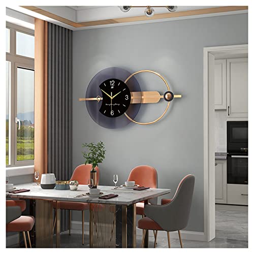 Grandes horloges murales en fer forgé pour sublimer la décoration du salon familial