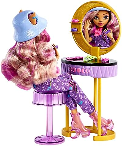 Monster High Studio Clawdeen Wolf Zestaw z lalką i ponad 20 akcesoriami HKY70