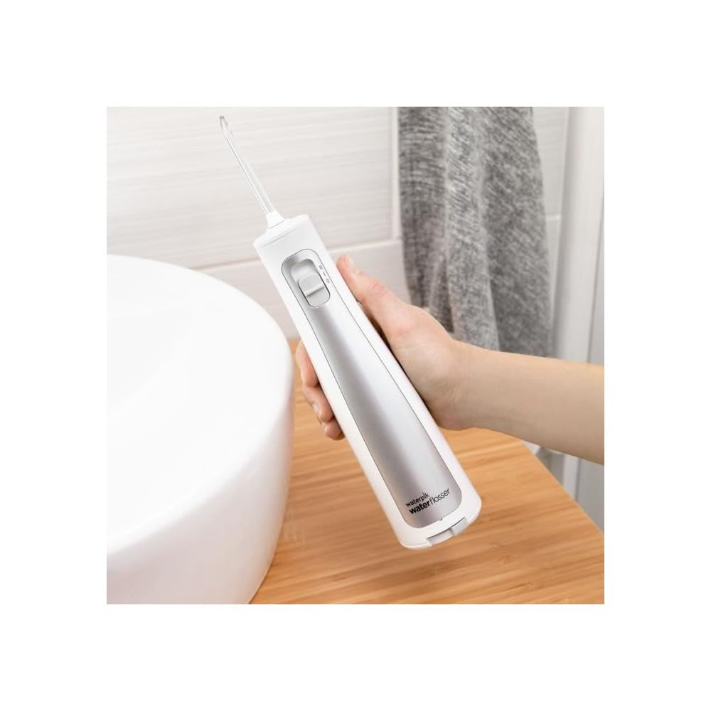 Waterpik Irrigador Inalámbrico con Agua a Presión Portátil con Batería Resistente al Agua para Eliminación de Placa Dental, Ideal para Viajar, Baños Pequeños y Usar en la Ducha, Negro (WF-03UK010)