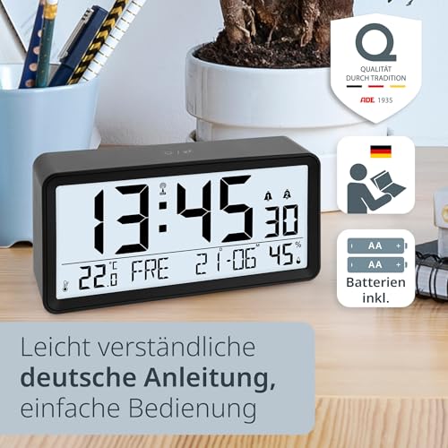 ADE Digitaler Funkwecker mit XXL-Ziffern | Tischuhr und Funkwecker mit Kalenderfunktion | mit Temperaturanzeige und Luftfeuchtigkeit | 2 Weckzeiten und Schlummerfunktion | schwarz