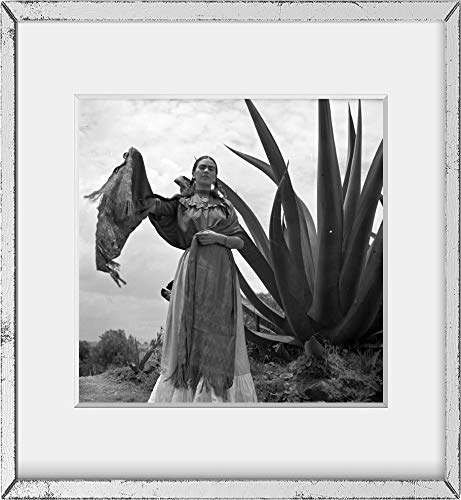 1937 Photo Frida Kahlo (Senora Diego Rivera) standing next to an agave plant, during a photo shoot for Vogue magazine, 