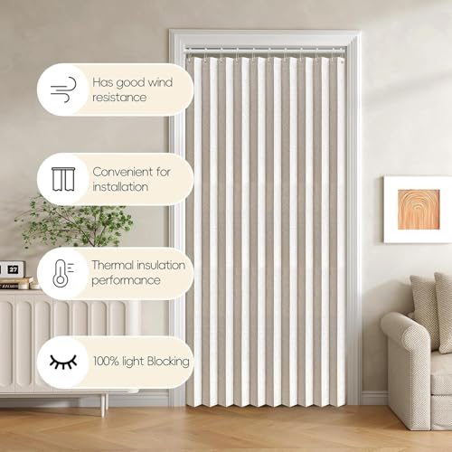 Rideaux pliants occultants pour masquer et isoler une porte beige