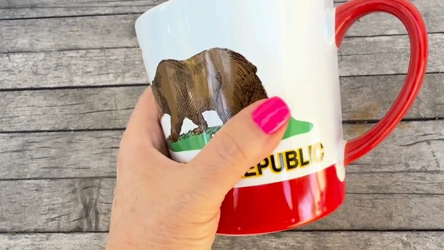 Amazon.com: SNCO California Republic Coffee Mug | California Bear Novelty  Cup | 15 oz Ceramic Mug Gift for Californians, Travelers, Republic State  Flag : Home & Kitchen