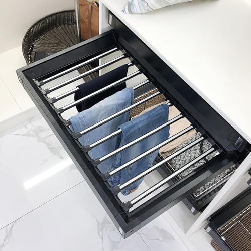 Porte-pantalons coulissant pour un placard gain de place ordonn&eacute;