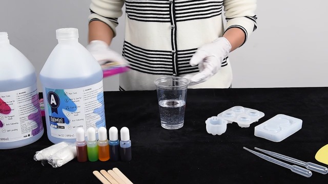 IModeur Epoxy Resin Kit - 128 oz/1 Gallon Self-Leveling Crystal Clear Epoxy Resin - No Yellowing No Bubble UV Resistant Art Resin Casting Resin for Art Crafts, Jewelry Making, Resin Molds (64oz x 2)