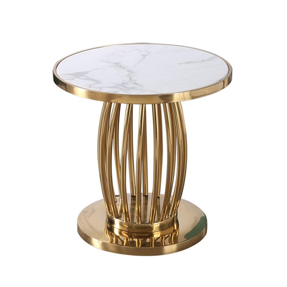 Table basse ronde style nordique en marbre pour un salon chaleureux