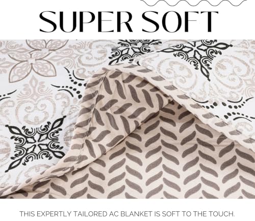 Image of Amazon Brand - Umi Blanket for Single Bed, 120 GSM Microfiber 2 Layered Quilted Dohar, Soft Lightweight Reversible Printed AC Blanket Single Bed for All Season (Silver, 152 x 225 cm)