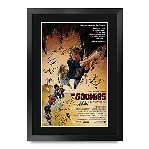 HWC Trading Póster Impreso de Goonies The Cast Gifts con autógrafo Firmado para los Fans de la película, Enmarcado en A3