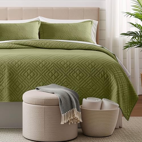 Hearth & Harbor Queen Quilt Set – All-Season Lightweight Bedspread & Coverlet with Pinsonic Weave - 7 Piece Queen Quilt Set with Pillow Shams, Olive Green - Queen Diamond by Hearth & Harbor - Used condition - Image 6