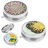 【Hochwertiges Material】Diese Pillendose klein ist aus hochwertigem Metall mit Innenfächern aus Kunststoff gefertigt. Das Metallmaterial macht die Pill Organizer stark und haltbar, nicht leicht zu verblassen oder zu beschädigen, und hat eine lange Lebensdauer. Die einzigartige Malerei und das schöne künstlerische Design auf der Oberfläche der Tablettendose klein können Ihnen gute Laune bringen!