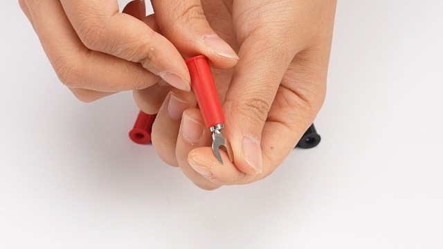 10 Stück 4 mm rote/schwarze vollisolierte stapelbare Bananenstecker