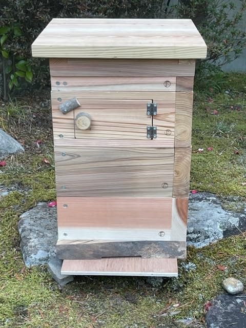 Amazon.co.jp: 日本みつばち用 飼育箱 重箱式巣箱 板厚35mm 観察窓1窓