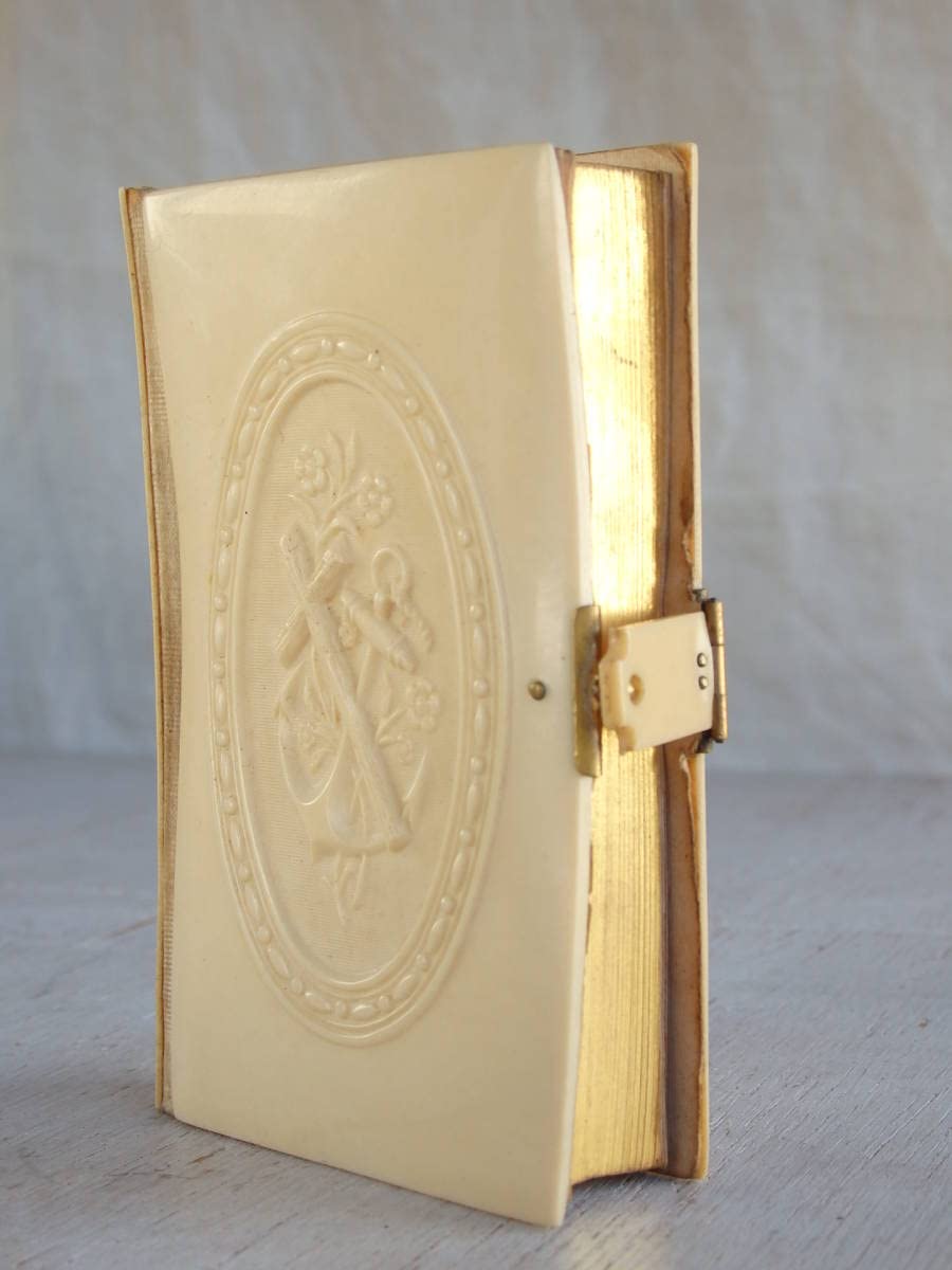 フランスアンティーク　アイボリー聖書　古本　洋書 フランスアンティーク アイボリー聖書 古本 洋書 - メルカリ