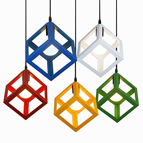 Plafonnier géométrique pour illuminer un petit espace bar