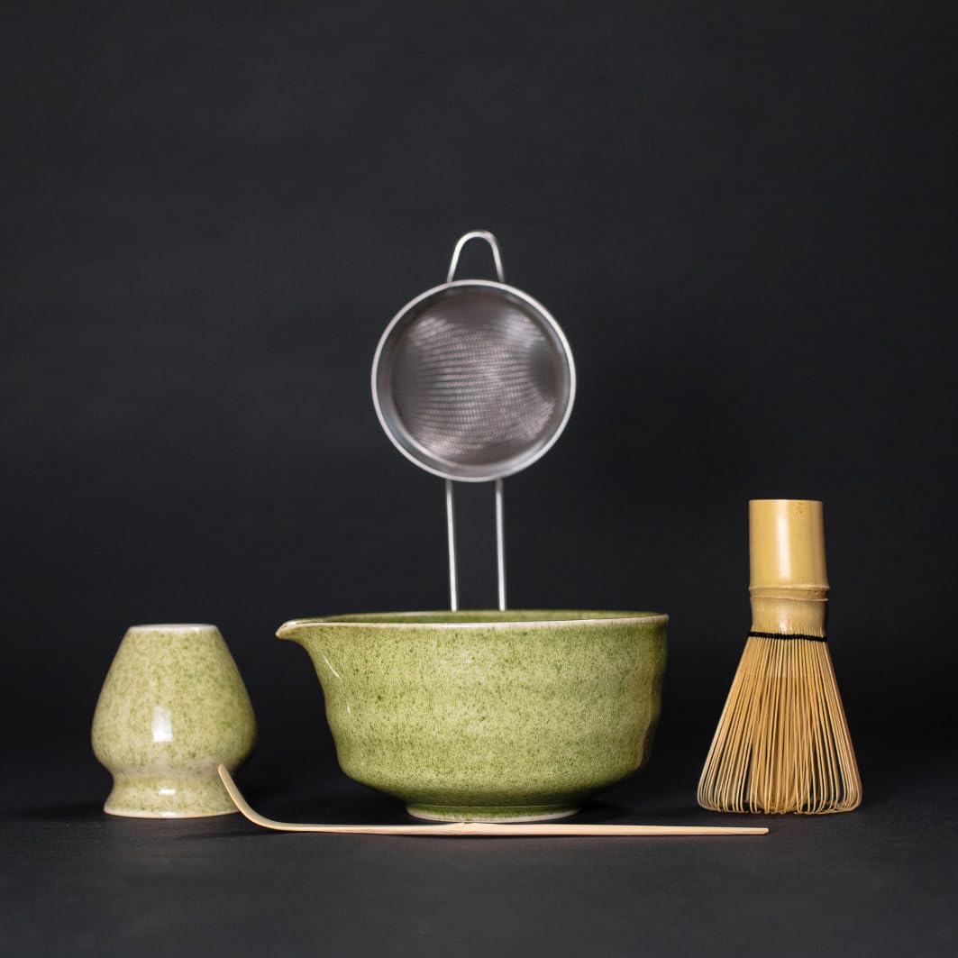 Juego de matcha verde de 5 piezas – Juego de batidor y cuenco de matcha con cuenco de matcha con boquilla, batidor de bambú para matcha, cuchara de matcha, tamiz de matcha y soporte para