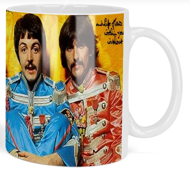 The Beatles Sgt. Pepper’s Lonely Hearts Club Band Tasse Blanche White Mug 325ml Ceramique - Les Beatles, Paul McCartney, John Lennon, RIngo Starr, George Harrison The Beatles Sgt. Pepper's Lonely Hearts Club Band Tasse Blanche White Mug 325ml Ceramique