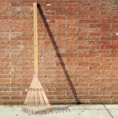 Rastrillo pequeño de mano para jardinería con mango de madera miniatura 3