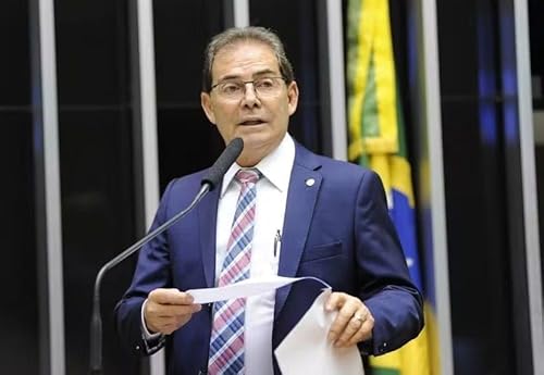『'Não quero mais falar de anistia, vou falar de redução de penas', diz relator do projeto na Câmara』のカバーアート