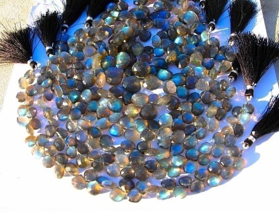 Labradorite bleue en briolette cœur pour concevoir un collier bohème chic