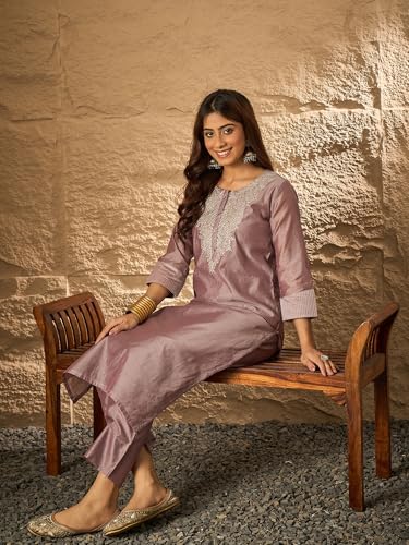 Image of Women's Silk Blend Solid Regular Kurta Set