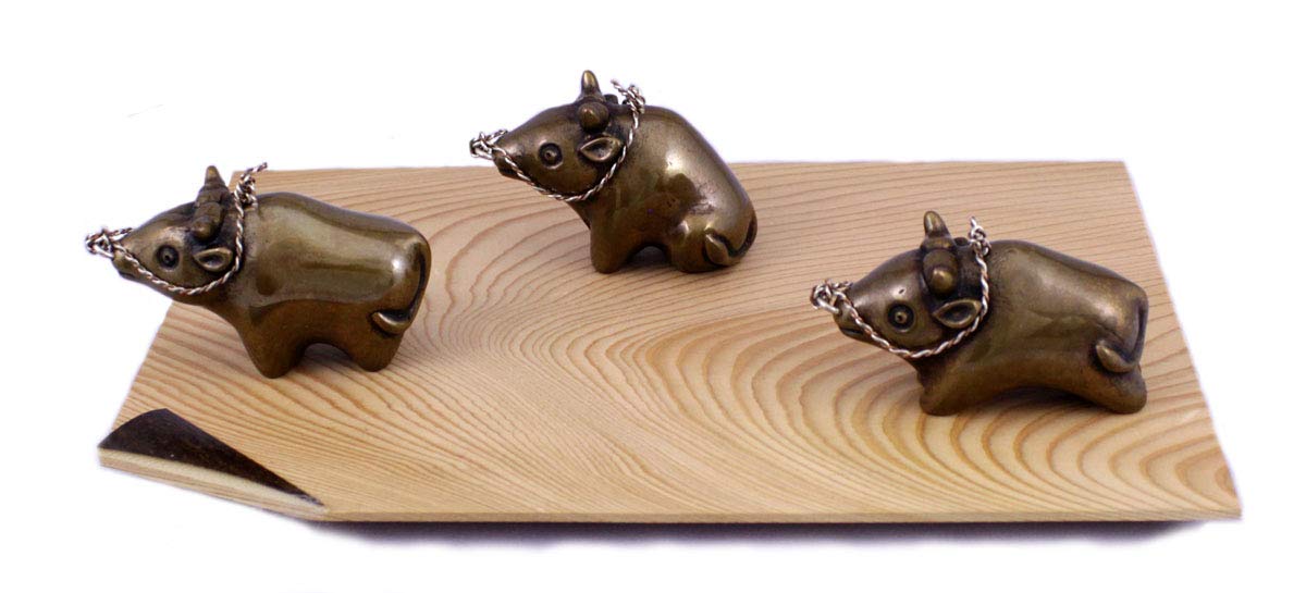 Amazon.co.jp: 置物 干支 文鎮 黄銅製 丑・牛・うし 立牛 デフォルメ