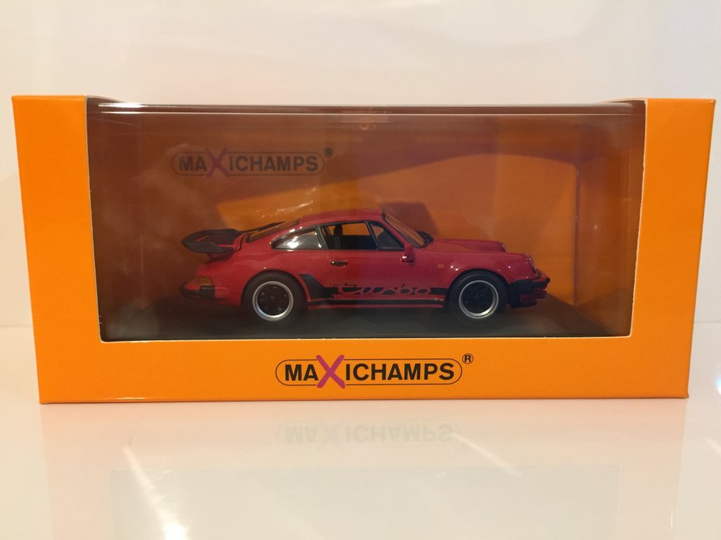 Amazon | Maxichamps 1/43 Scale Diecast 940 069000 - 1979