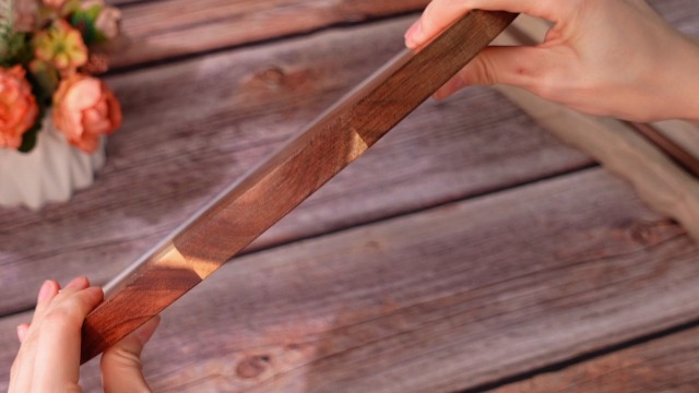 Tabla de cortar rectangular de madera con diseño en resina azul miniatura 7