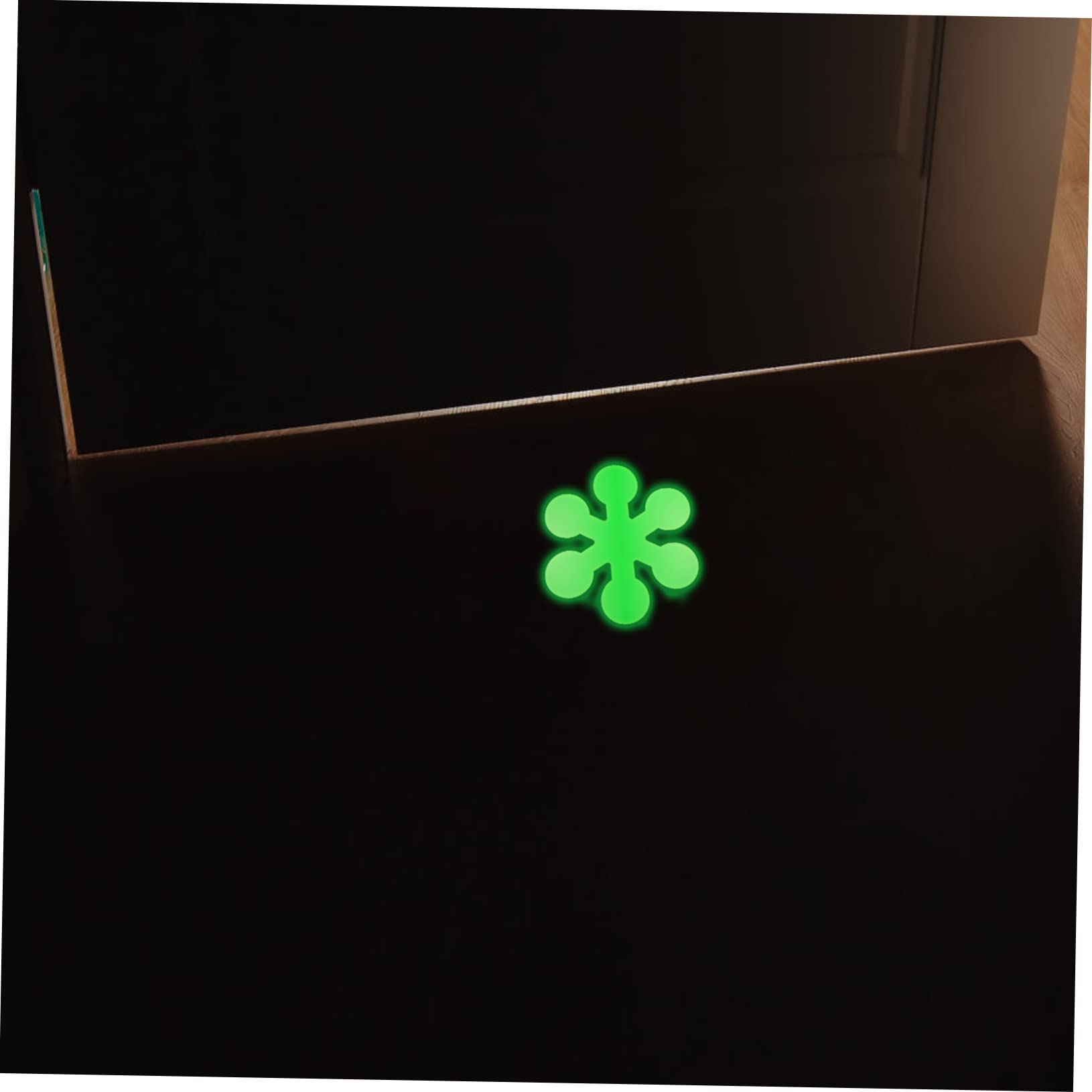 PRETYZOOM 100pezzi Nastro Riflettente per Scale Antiscivolo Strisce Fluorescenti Auto-adesive per Sicurezza per Scale Rampe e Superfici Scivolose