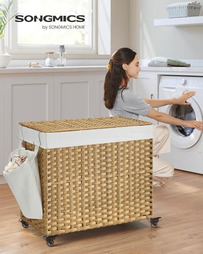 SONGMICS Wäschekorb mit Deckel, 160 L, Wäschesammler 3 Fächer, Wäschesortierer mit Rollen, in Rattan-Optik, Wäschesack herausnehmbar, für Waschküche, 76 x 33 x 66 cm, naturfarben LCB365N01