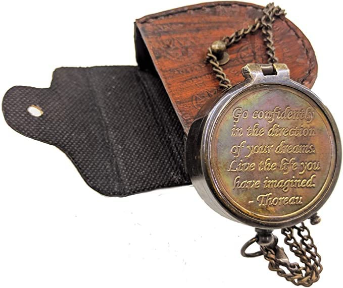 Brújula de bolsillo antigua de latón, cita de Thoreau 'Ve con confianza en la dirección de tus sueños', brújula funcional, regalo de boda, brújula grabada, regalo para padrinos, brújula de bautismo miniatura 1