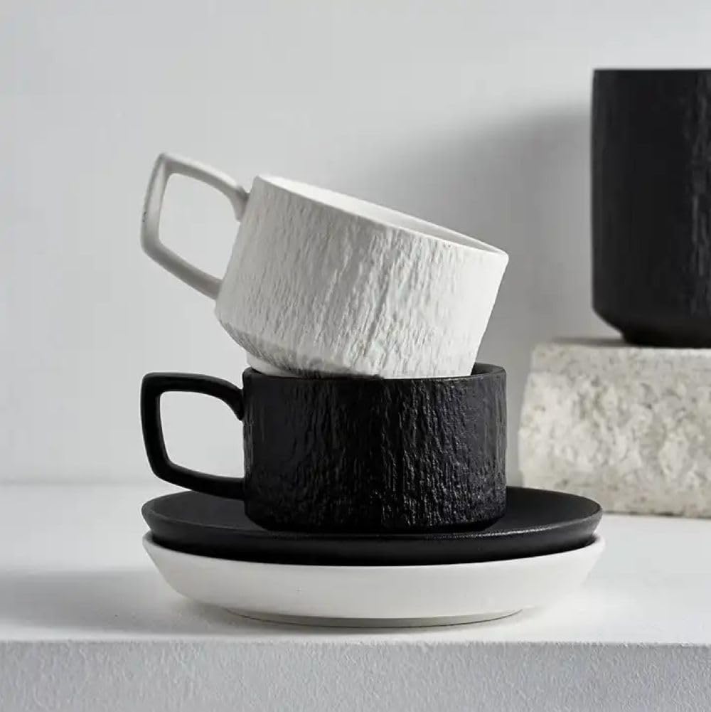 Saumo 4er Set Espressotassen mit Unterteller aus Keramik – 100 ml, modernes Design in schwarz, ideal für Espresso und kleine Kaffeespezialitäten – stilvoll für Zuhause, Büro und besondere Anlässe