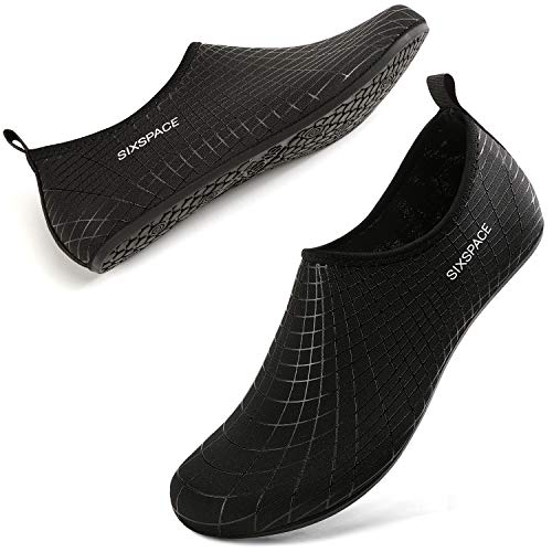 Foto von Sixspace Herren Damen Badeschuhe Wasserschuhe Aquaschuhe Strandschuhe Schnell Trocknend Slip on Breathable Schwimmschuhe Surfschuhe für Beach Pool Surfen Yoga Schwarz(Lieferantengröße 39 EU)
