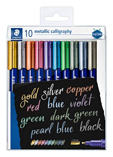 STAEDTLER metallic calligraphy Marker mit Kalligrafie-Spitze, Lininenbreite 2,8 mm, deckend auf hellem und dunklem Papier, leicht abwischbar von glatten Oberflächen, 10 Marker im Etui, 8325 TB10