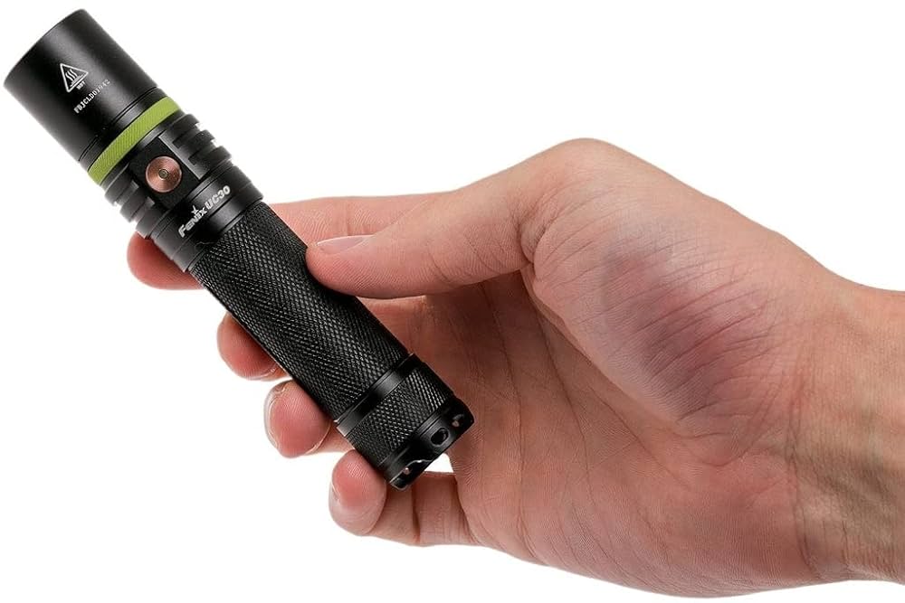 未使用！fenix フェニックス UC35 1000ルーメン ハンディライト Amazon.co.jp: FENIX(フェニックス) UC35 V2.0 XP-L HI V3 LED