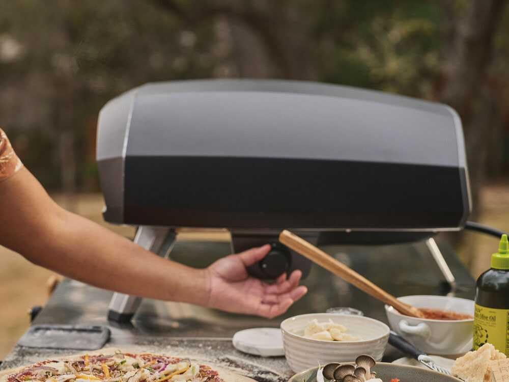 Ooni - Koda 2 Pro - Forno a Gas per Pizza, Acciaio al Carbonio, Nero Antracite, 68x65x39.3 cm, 20 kg