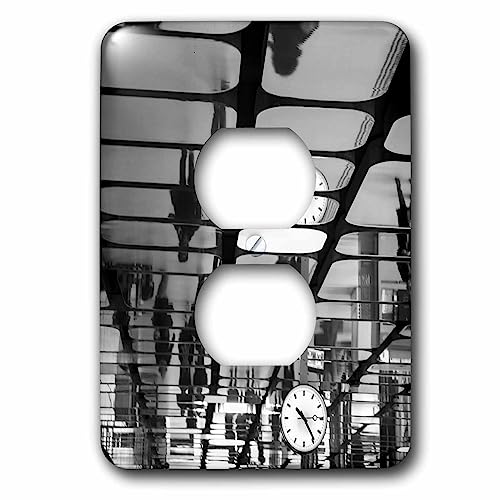 3dRose Netherlands, Amsterdam. Commuters reflected in ceiling, train station 2 plug outlet cover