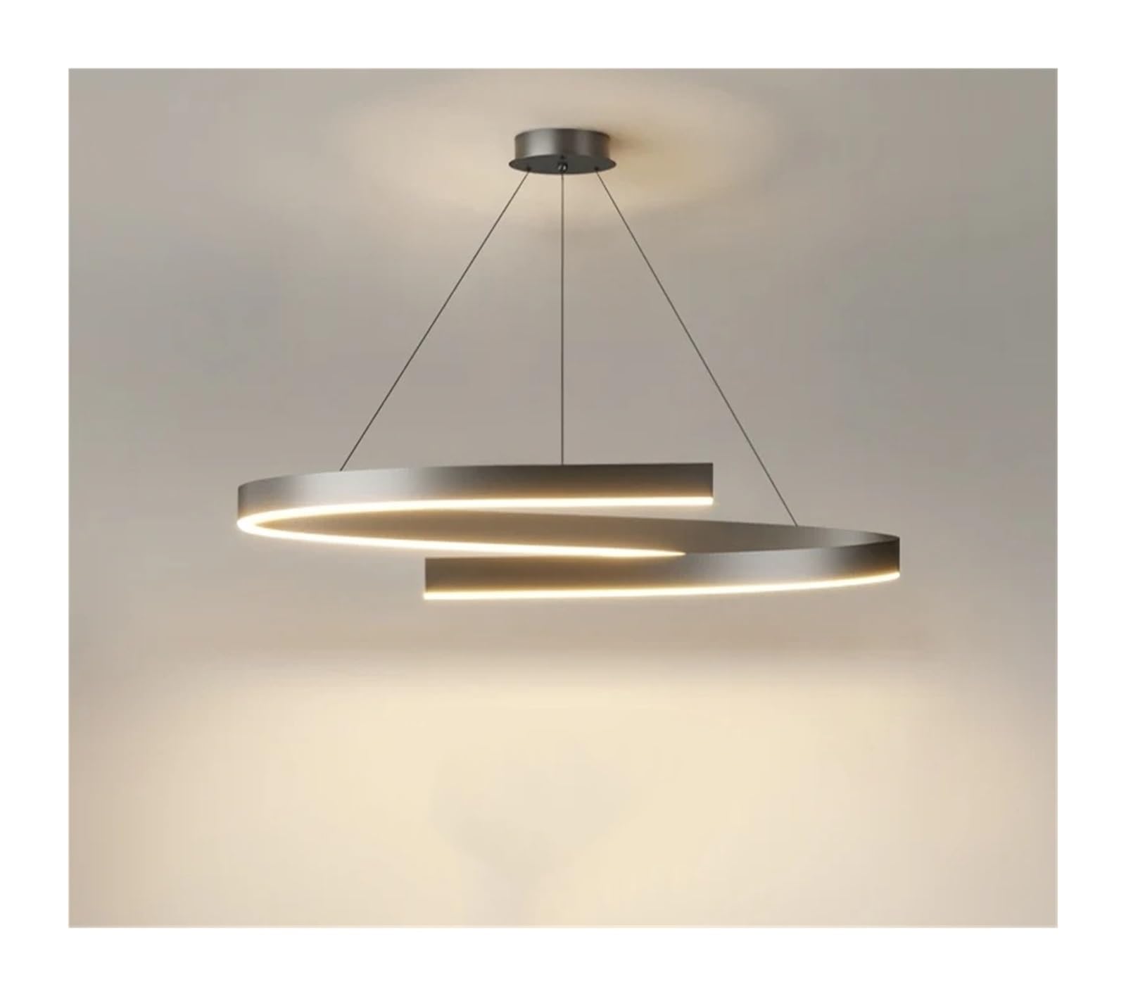 Suspension pour salon au design rond et finitions intérieures élégantes