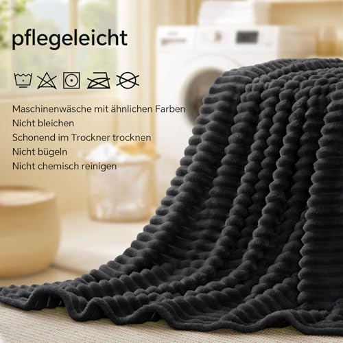 BEDELITE Kuscheldecke Flauschig Decke Klein - weiche Flanell Decken Schwarz 125x150 für Sofa, Deko Streifen Cord Fleecedecke als Sofaüberwurf für Wohnzimmer, Throw Blanket Wide Use